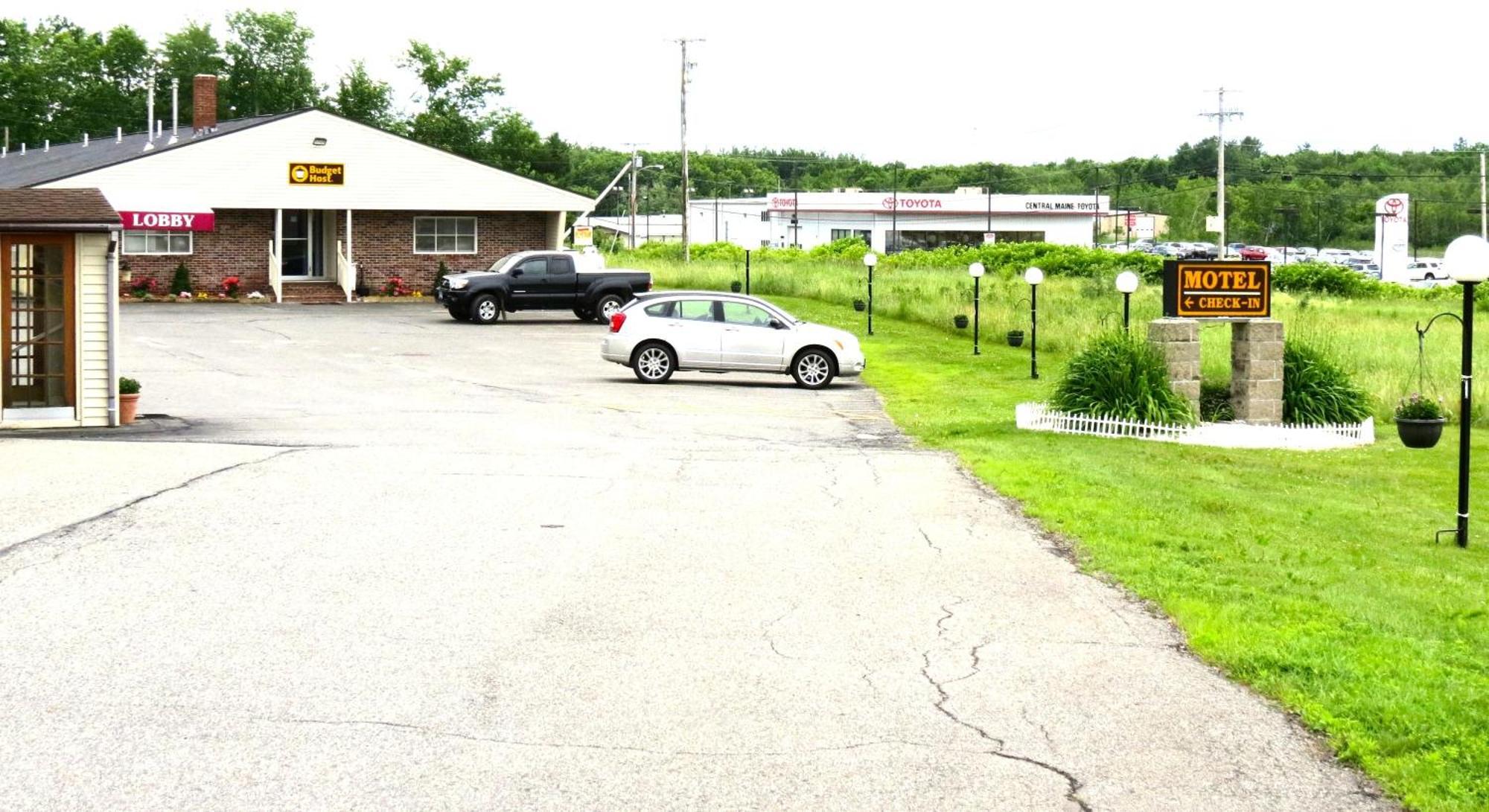 Budget Host Airport Inn Waterville Exterior foto